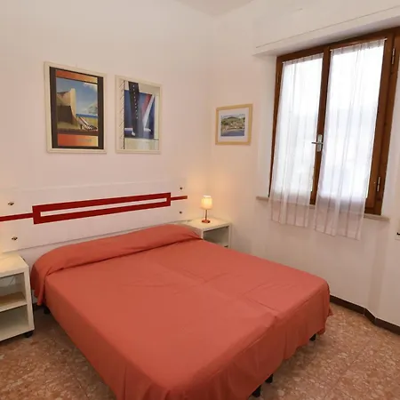 Mare - Terrazza, Giardino Attrezzato E Area Parcheggio Апартаменты Марина-ди-Кампо