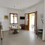 Mare - Terrazza, Giardino Attrezzato E Area Parcheggio *